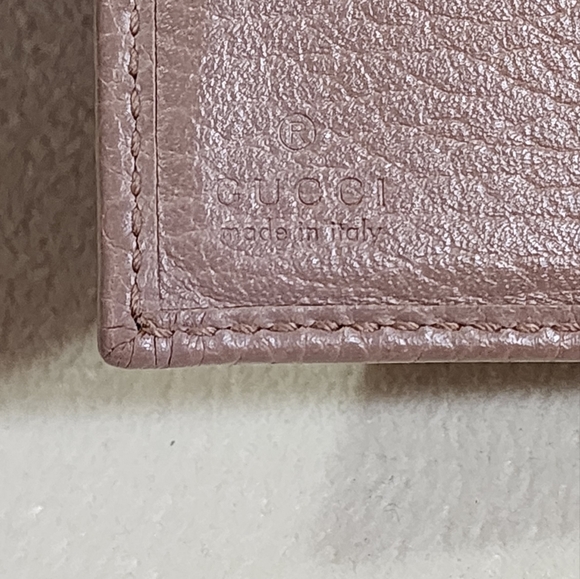 Gucci Marmont Trifold compact Wallet. Minor corner wear. Needs some cleaning. - Picture 16 of 16